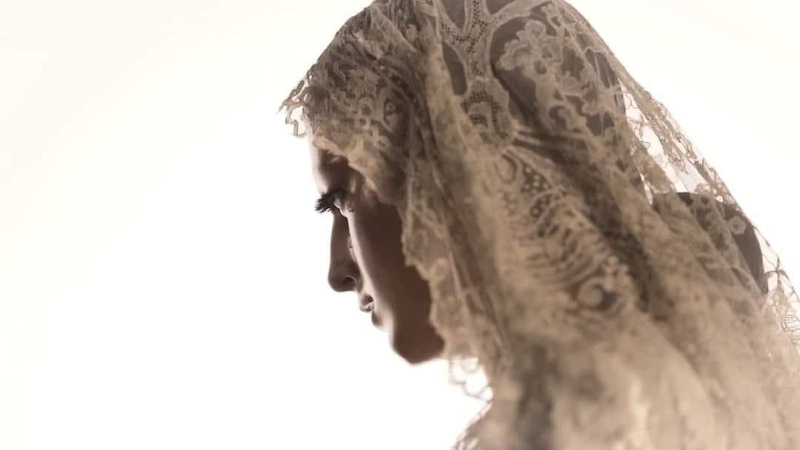 Otra perspectiva de las Angustias con su mantilla