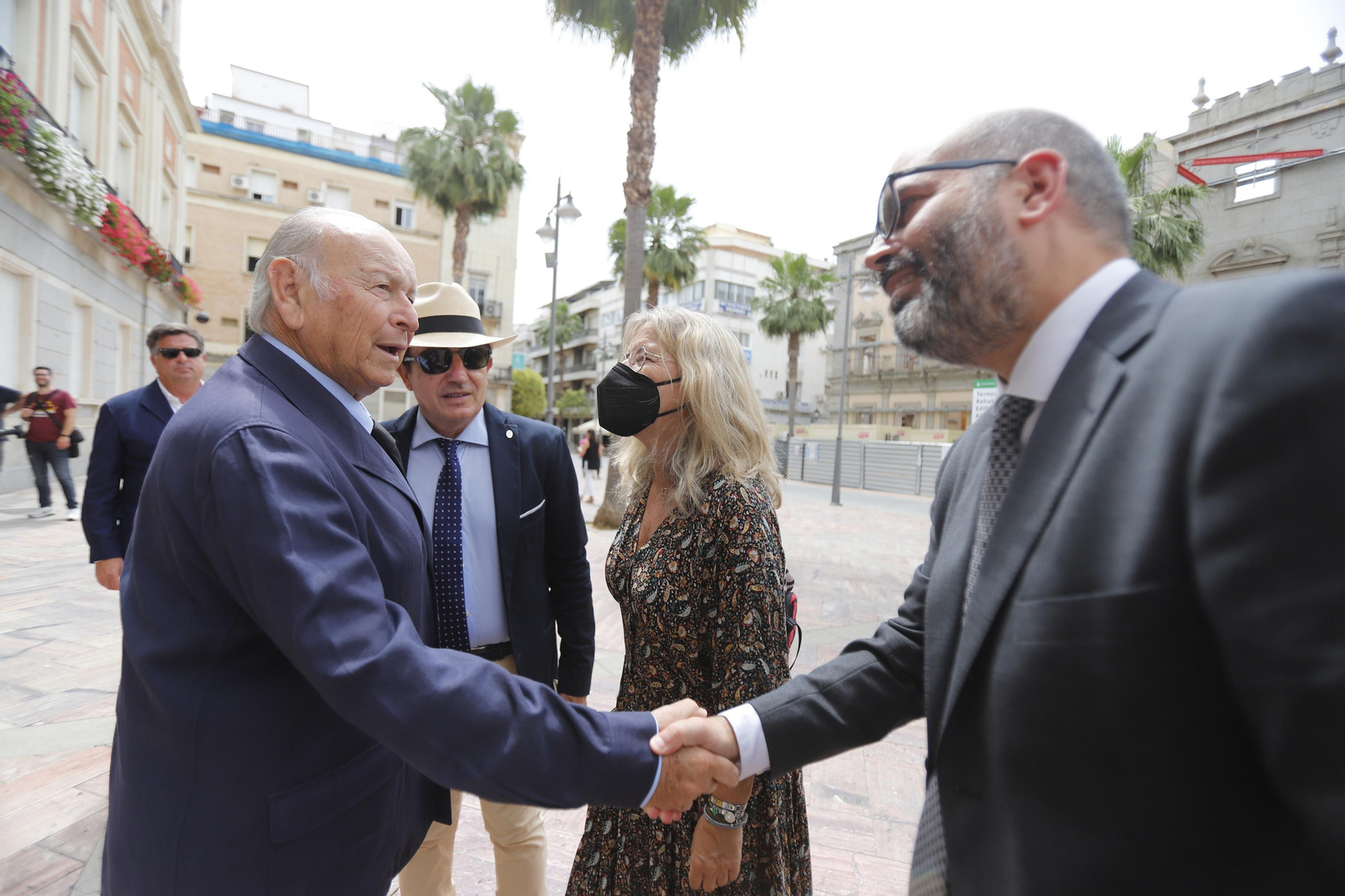Imágenes de la capilla ardiente de Miguel Báez Espuny 'Litri' en la mañana del viernes