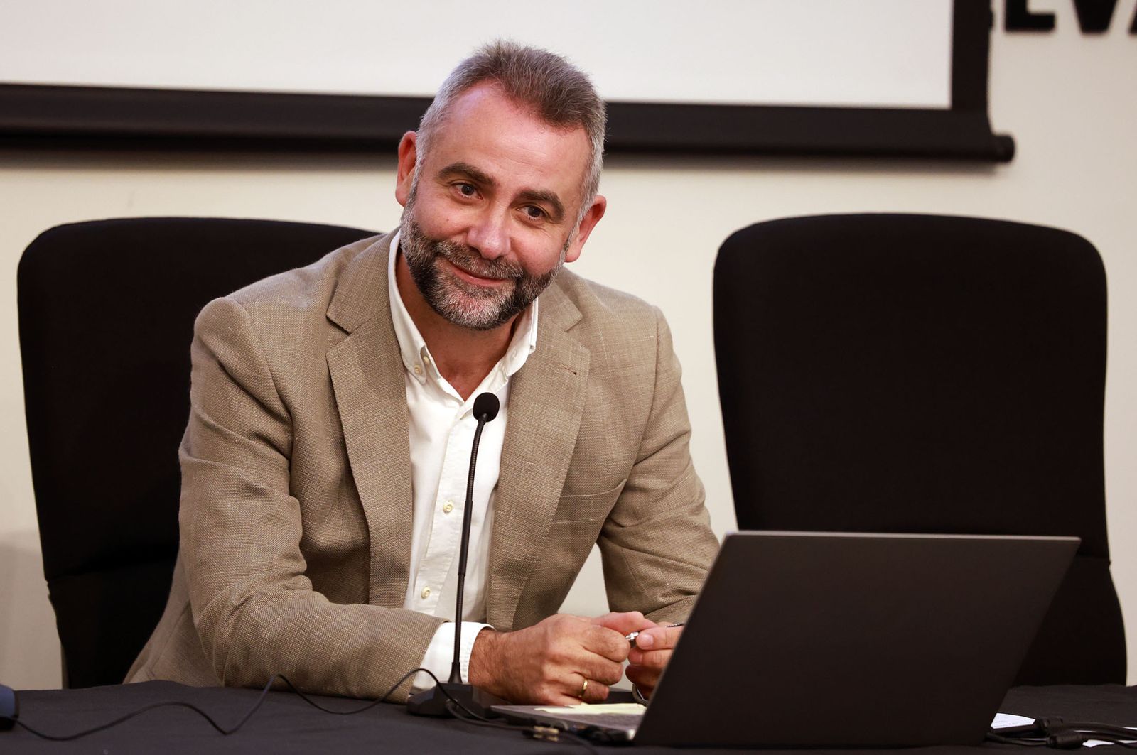 Imágenes de  la conferencia 'José Isidoro Morales y la libertad de prensa' del profesor Manuel José de Lara en  el Centro de la Comunicación Jesús Hermida