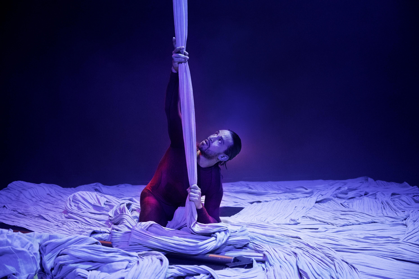 El bailarín portugués Marco da Silva Ferreira protagoniza en solitario la primera parte del díptico.