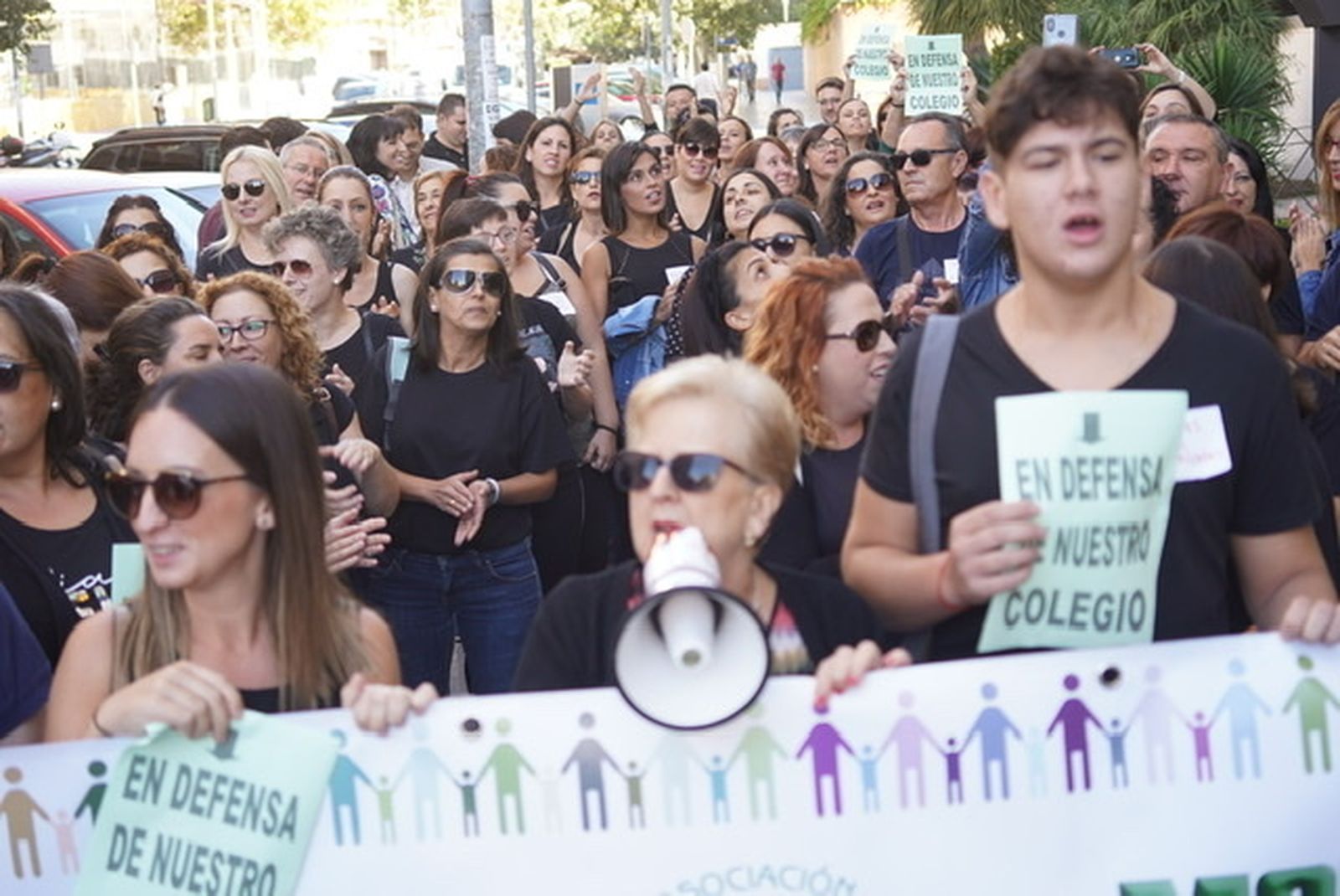 Un momento de la protesta de las familias de Nueva Carteya.