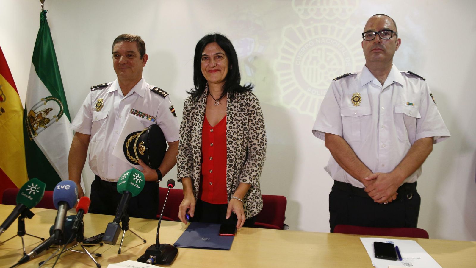 El comisario provincia, la subdelegada del Gobierno y el jefe de Brigada de Policía Judicial.