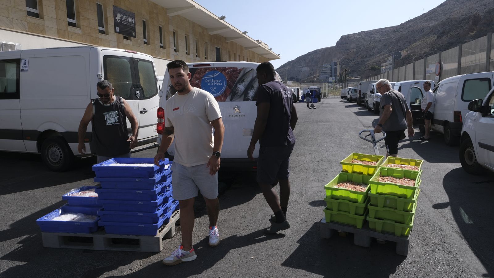 Imágenes de la visita guiada a la Lonja del Puerto Pesquero de Almería
