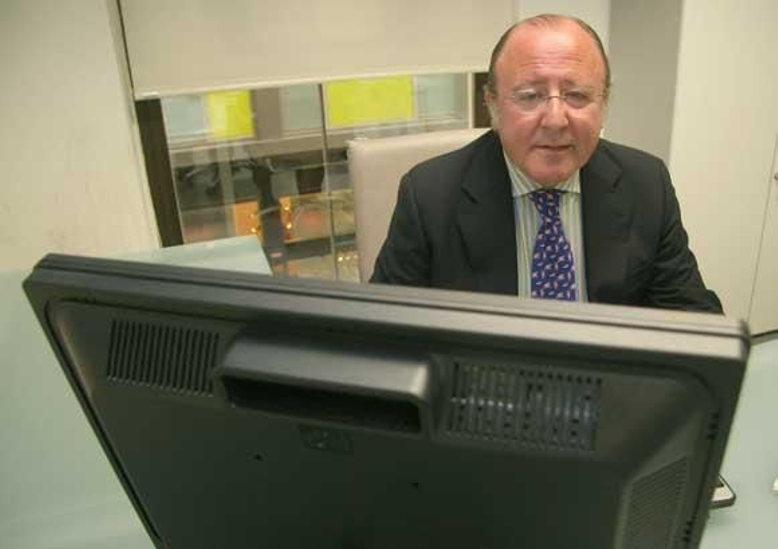 Enrique Henares: "En las cofradías ha habido un bajón intelectual y de clase; es preciso recuperar lo perdido"