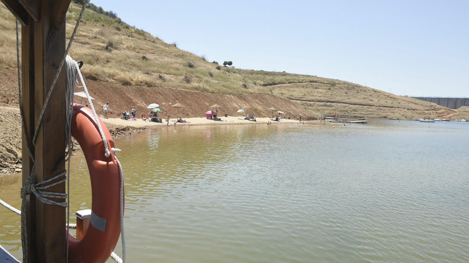 Paseo en barco en el pantano de La Breña, en Almodóvar del Río.