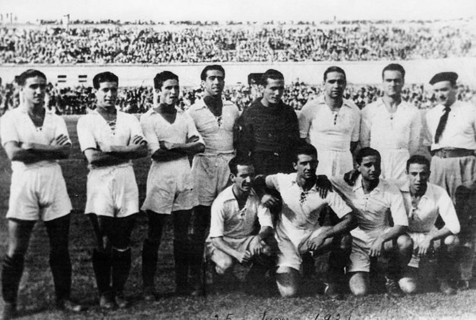 Equipo del Sevilla que goleó al Racing de Ferrol en la final de 1939.