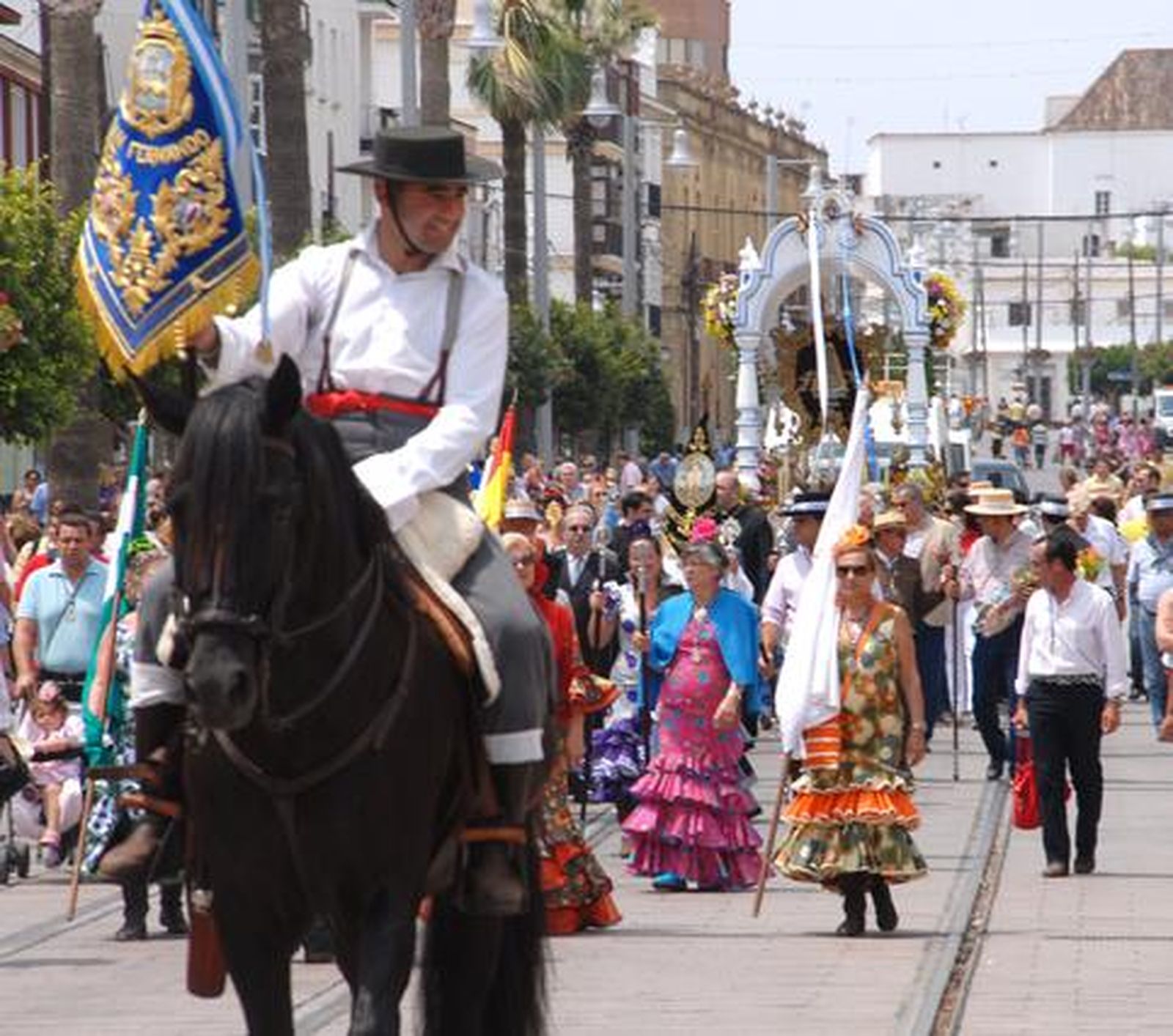 La hermandad de San Fernando comenzó su camino. /Rioja