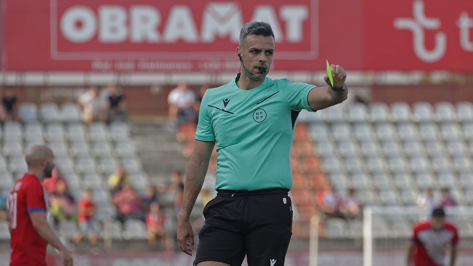El árbitro García Gómez, en el Algeciras-Alcoyano de la temporada pasada.