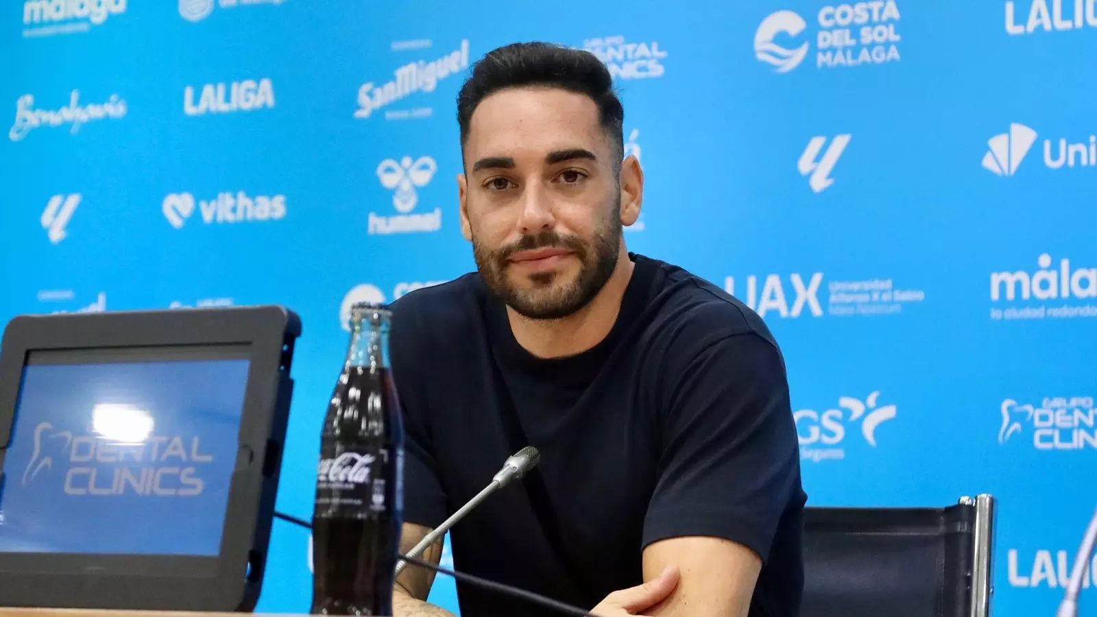 Víctor García durante la comparecencia de este miércoles tras el entreno del Málaga.