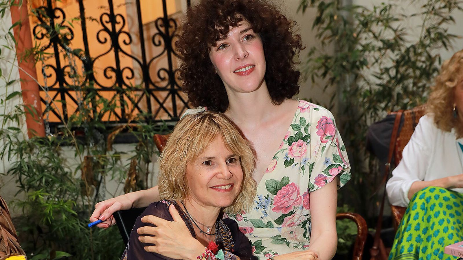 Brianda y la duquesa de Montoro, en la presentación del libro de ilustraciones de la primera.