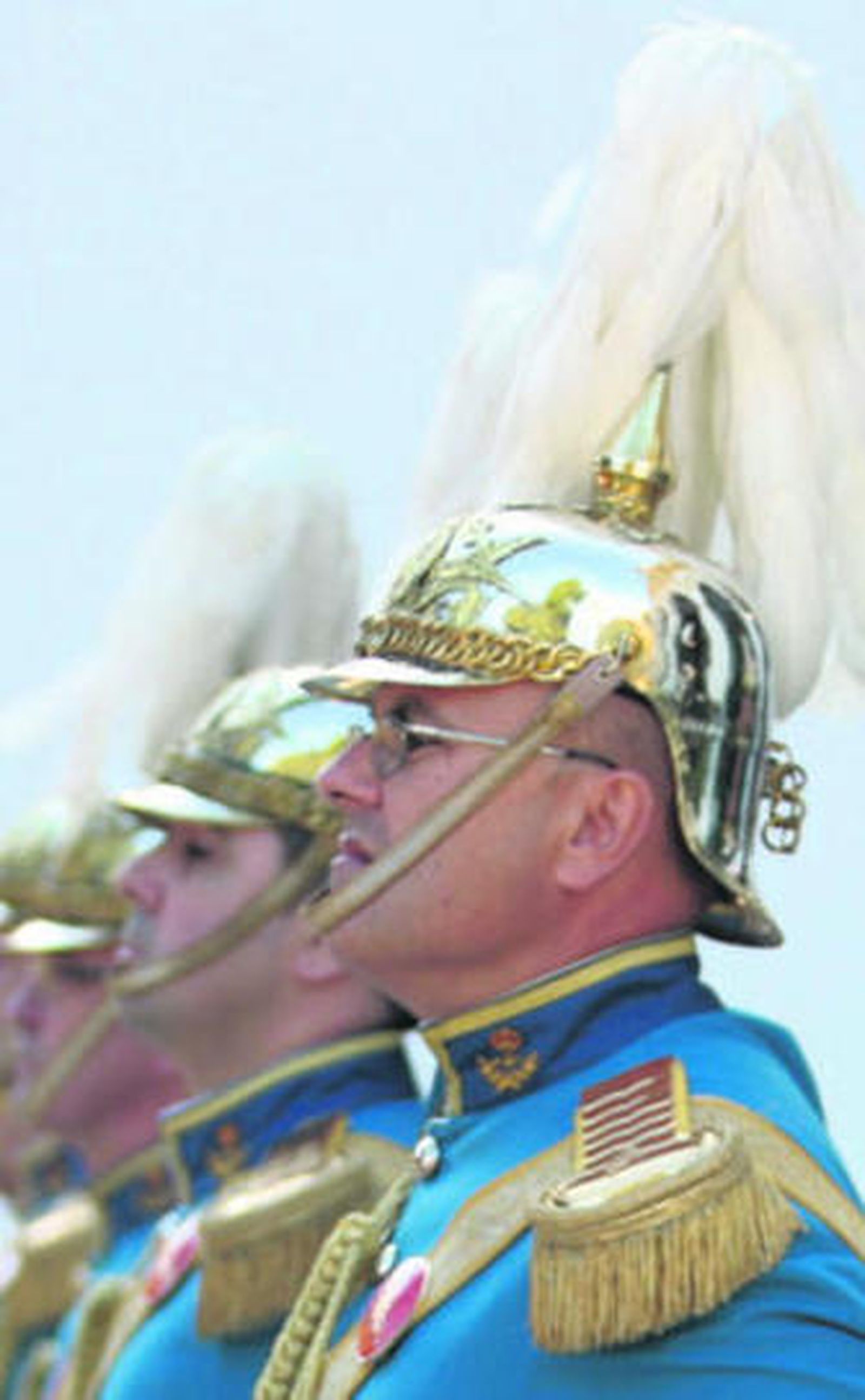 Policías con uniformes de gala.