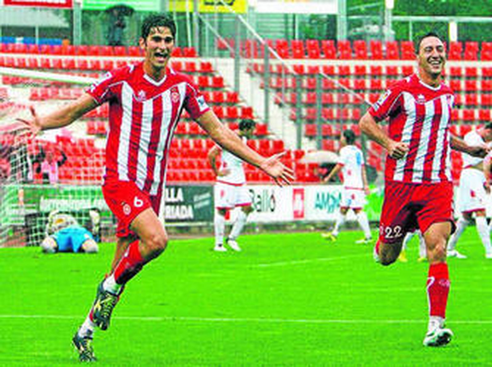Marcos Tébar celebra un gol con el Girona.