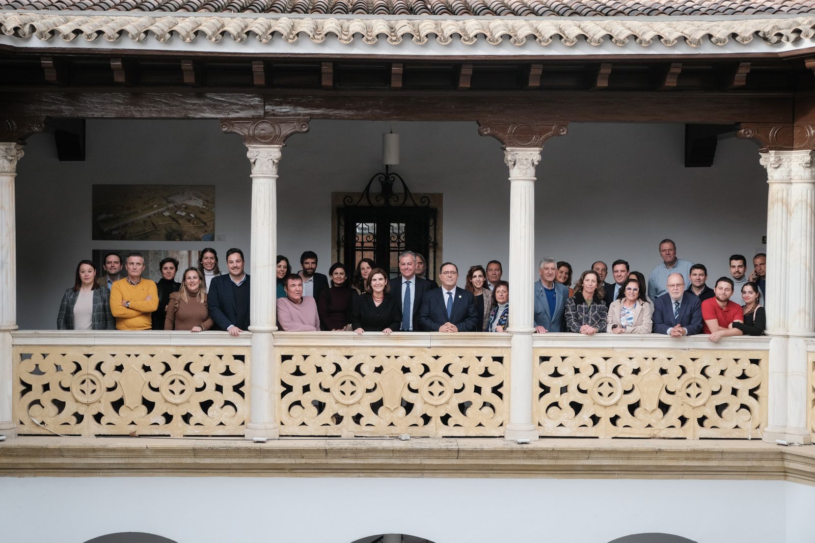 Sanz creará escuelas taller municipales, aumentará los programas de empleo con la Junta y potenciará el asesoramiento