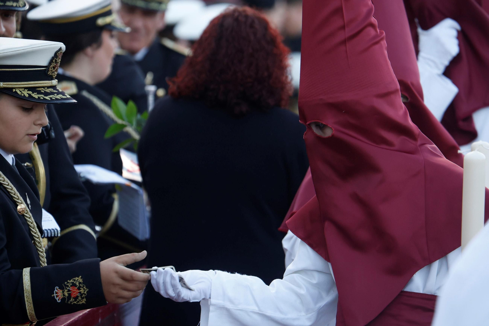 La procesión del Descendimiento en este Viernes Santo de Córdoba, en imágenes