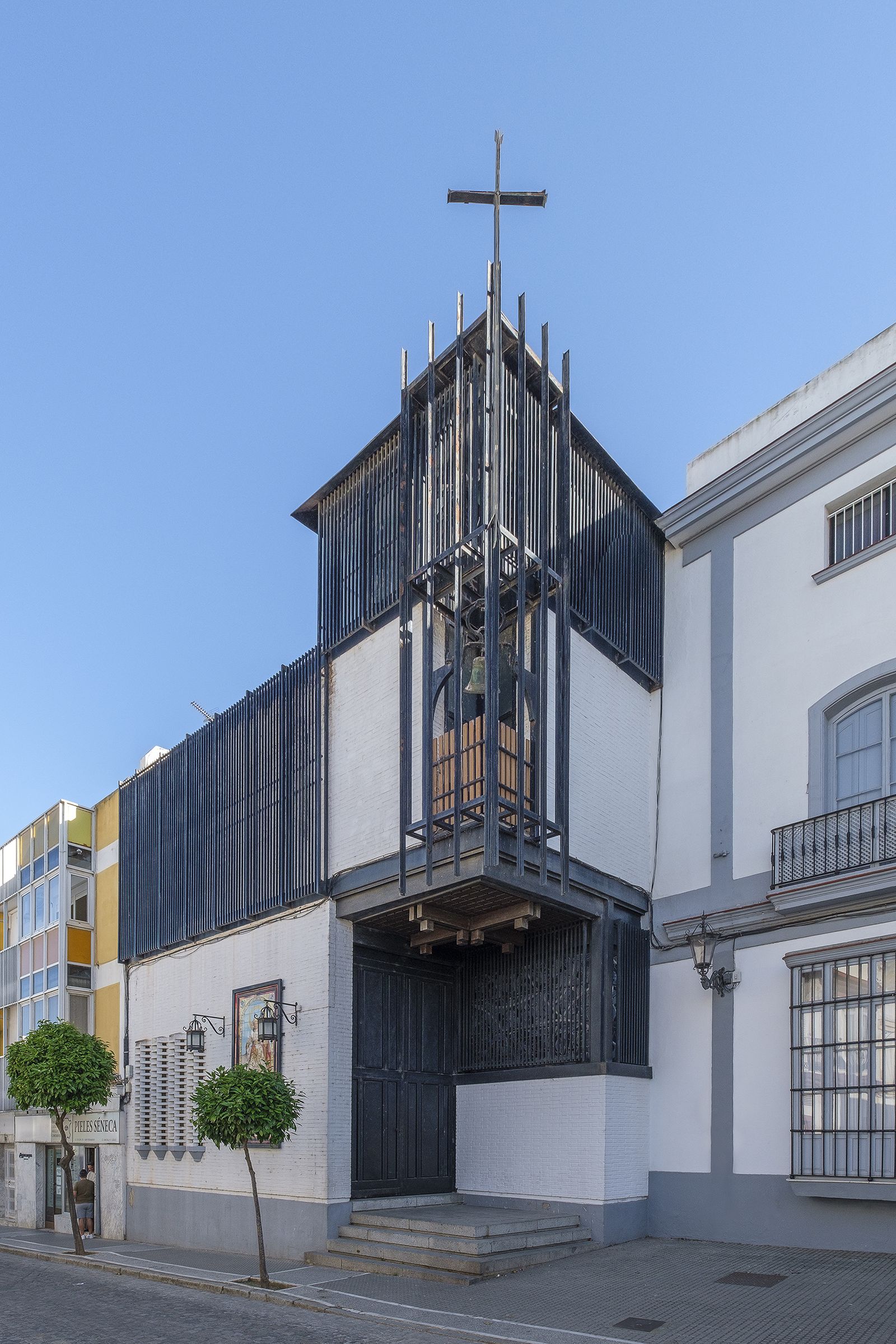 Capilla del colegio Nuestra Señora del Carmen (Carmelitas) en la calle Colón de San Fernando