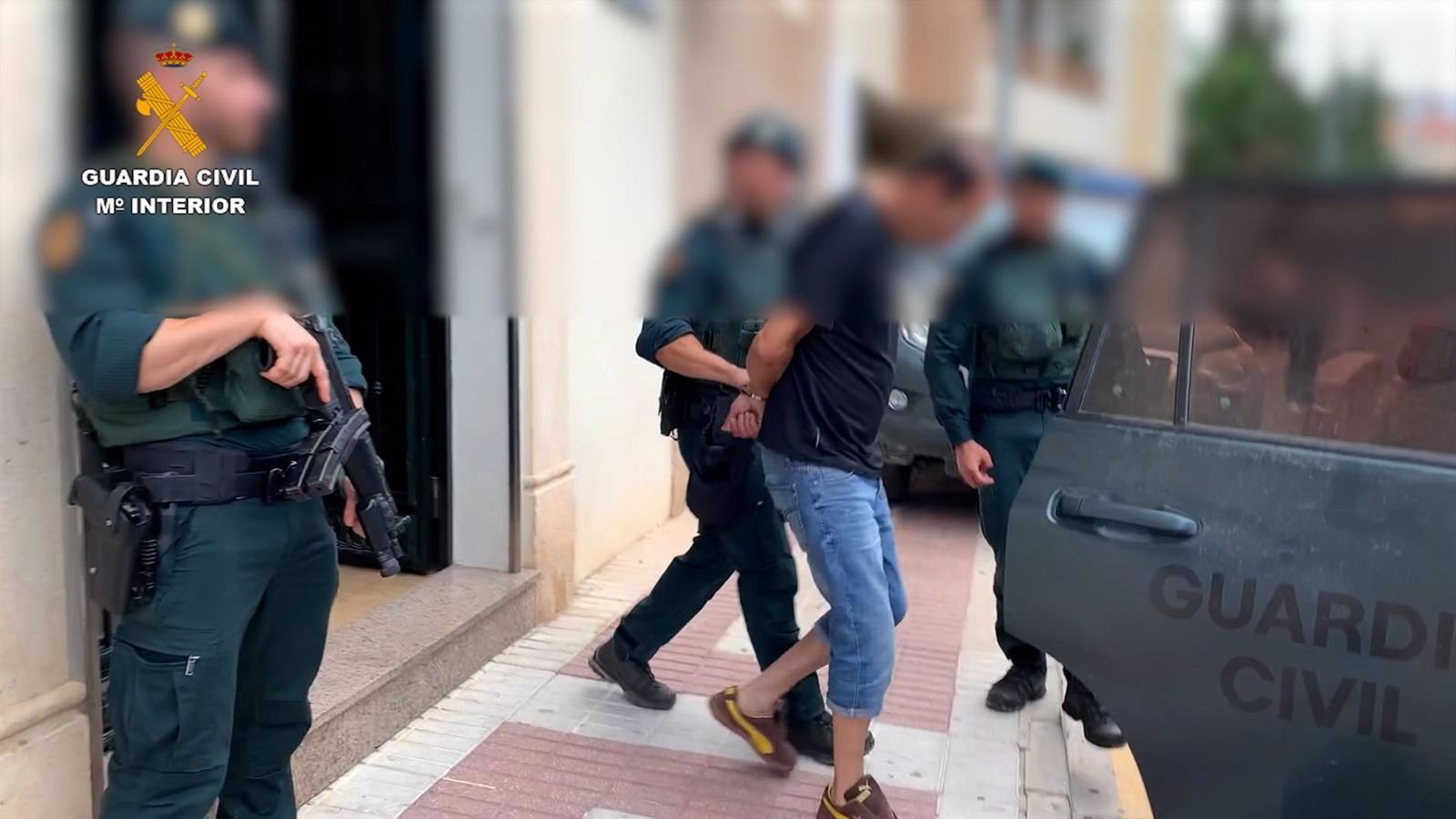 Uno de los detenidos durante la operación de Guardia Civil.