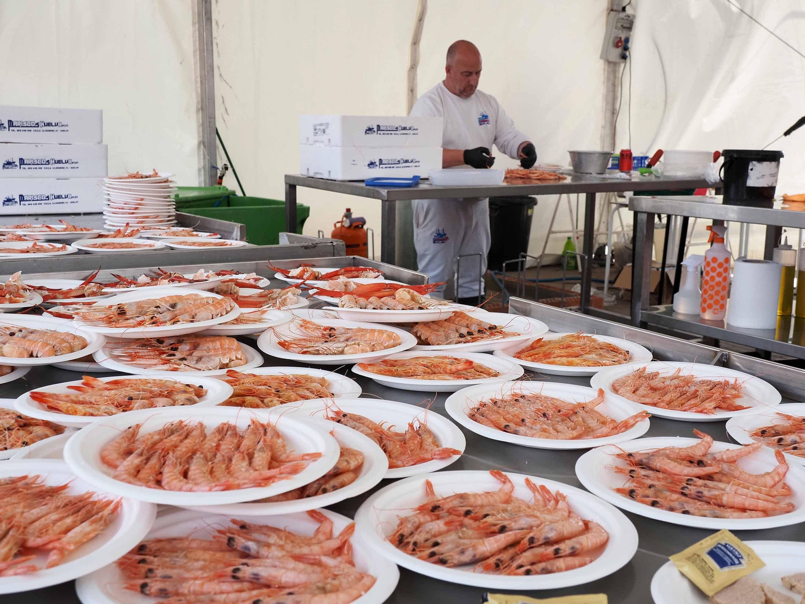 El espectacular ambiente de la Feria de la Gamba de Punta Umbría, en imágenes