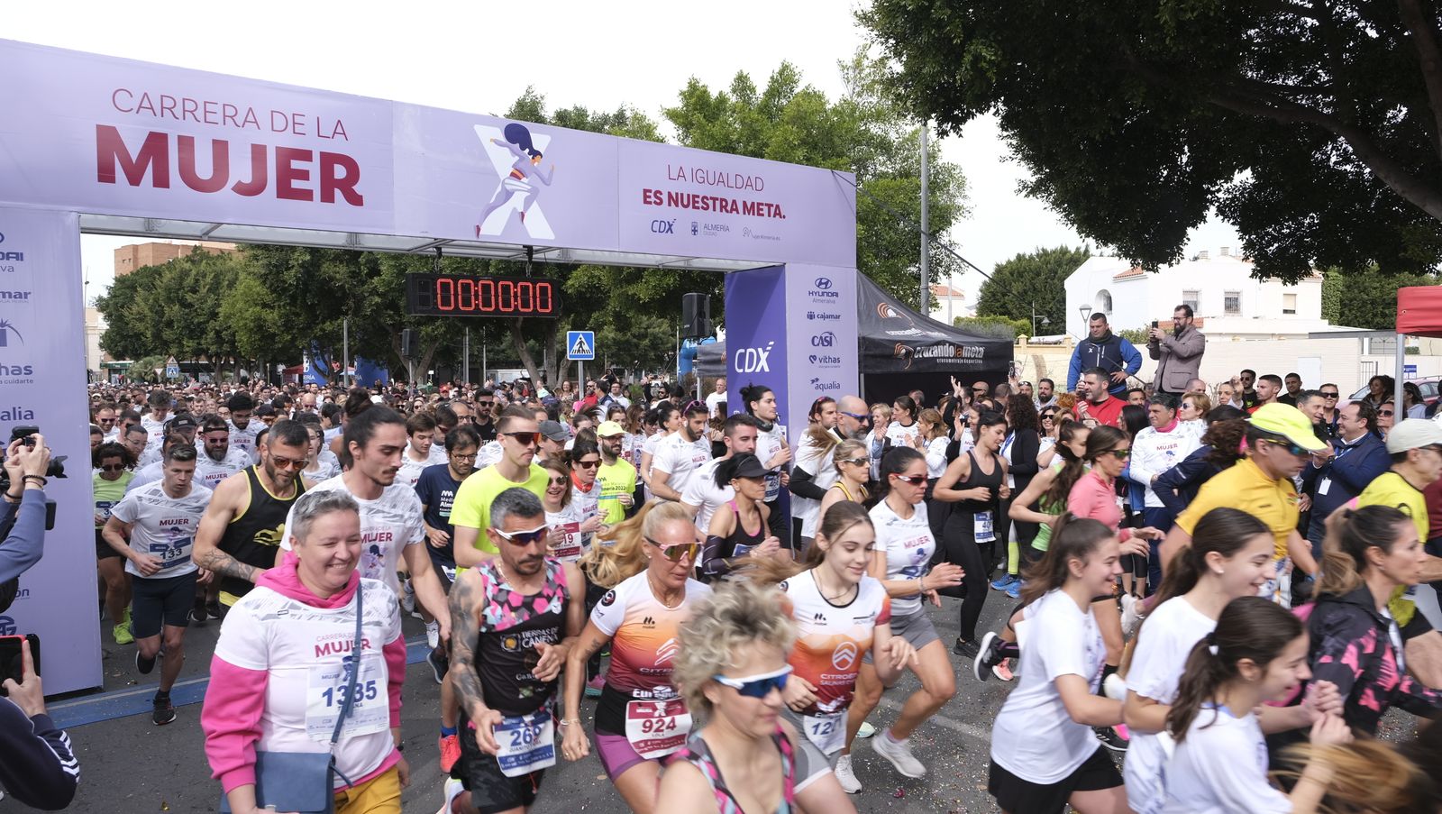 Imágenes de la Carrera de la Mujer 2023 en Almería