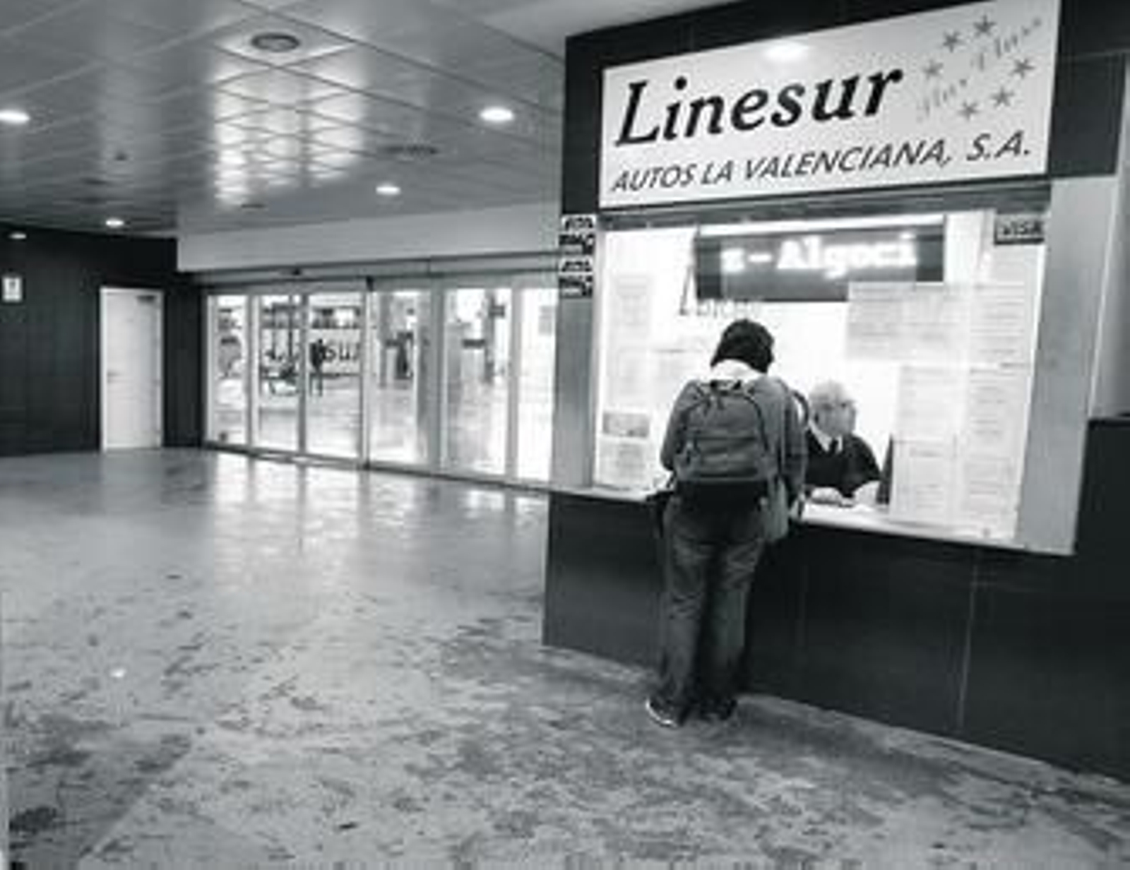 Despacho de billetes de Linesur en la estación de autobuses.