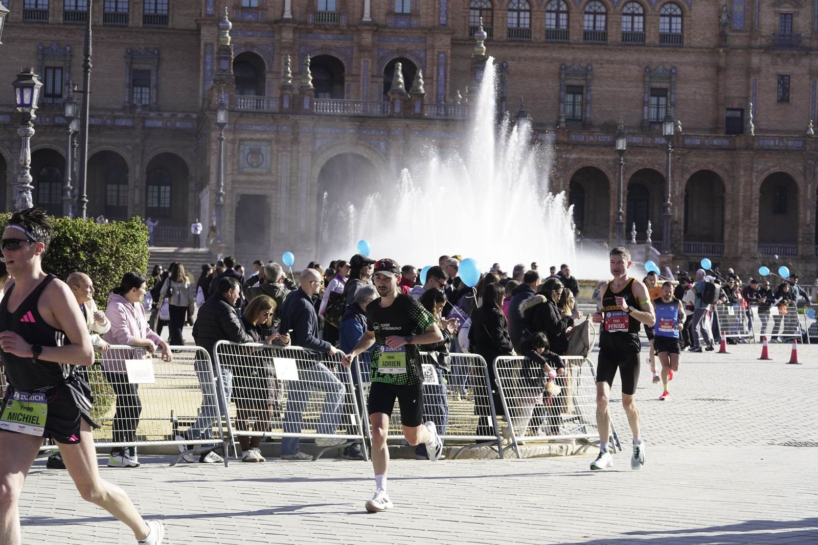 El Zúrich Maraton de Sevilla 2026 en la Plaza de España, galería 1