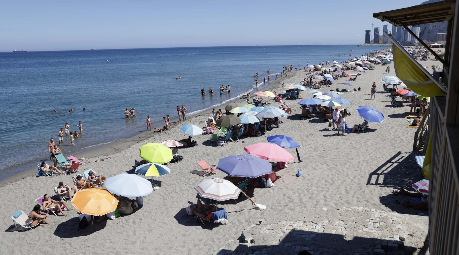 Fotos del primer domingo de julio en las playas de La Línea