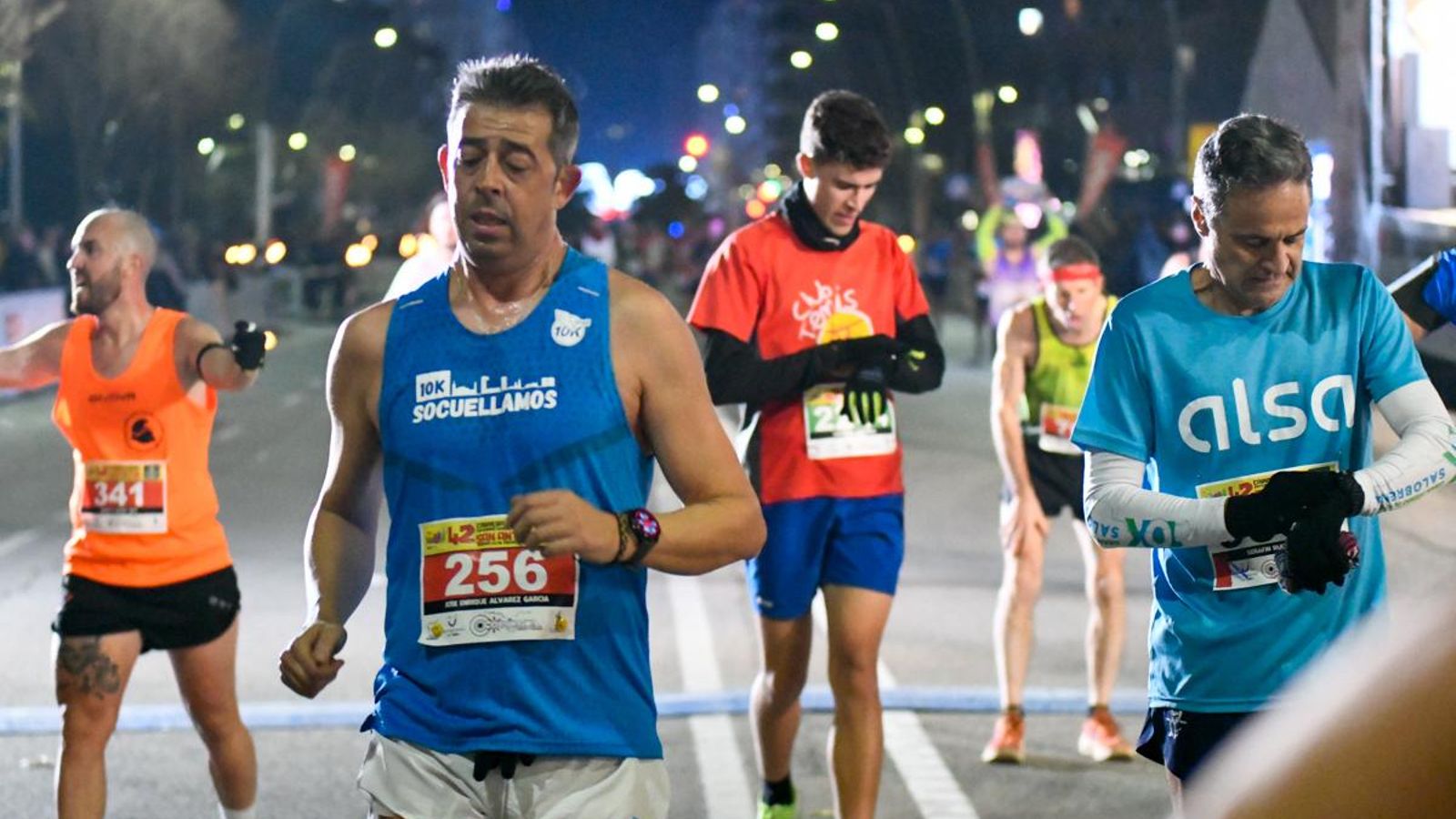 En imágenes: búscate en tu llegada a meta de la Carrera de San Antón 2025 (2)