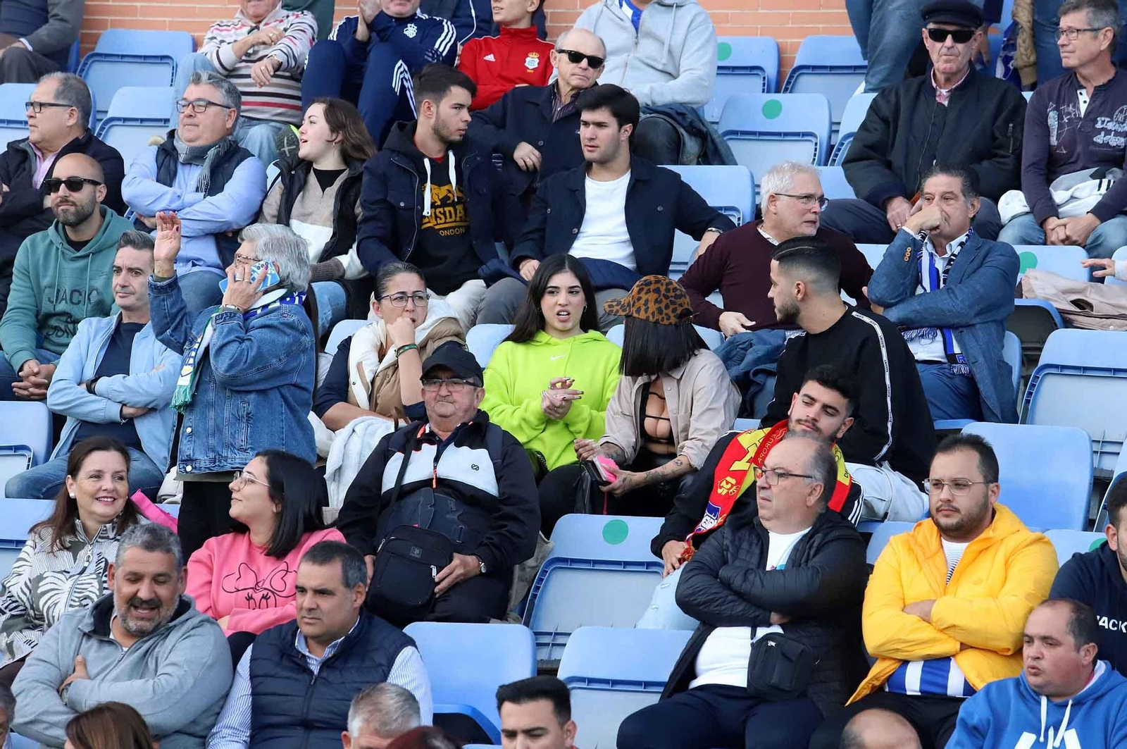 Imágenes del ambiente en las gradas del Nuevo Colombino