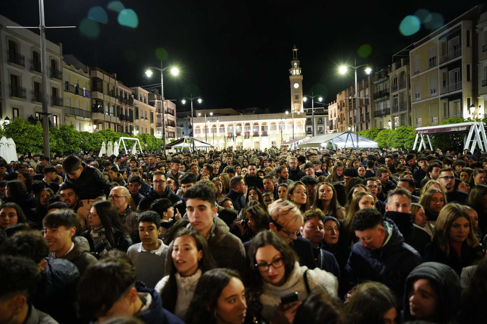 Martes Santo en Lucena: Las procesiones del Carmen, Servitas y Amor y Paz, en imágenes