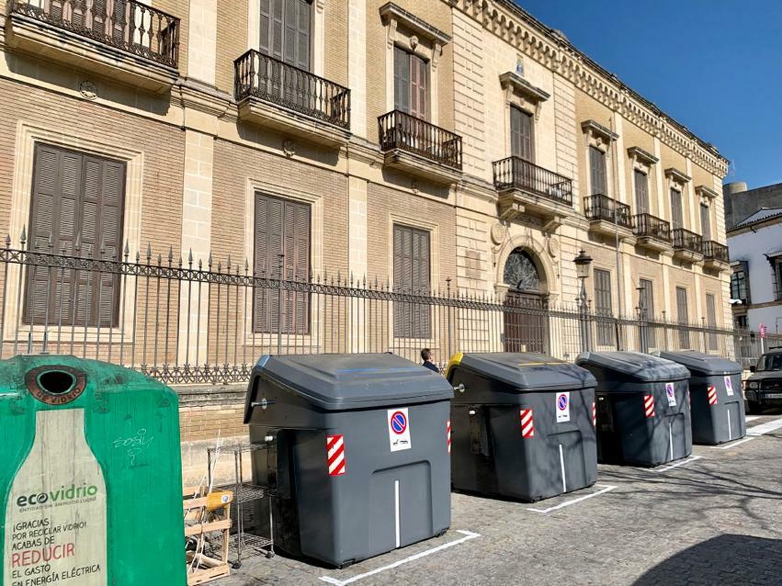 Así se presenta la fachada del Palacio de Puerto Hermoso en la actualidad tras la marcha de la Policía Nacional.