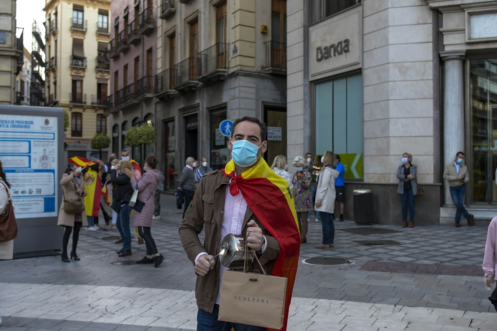 Fotos de la manifestación en Puerta Real al grito de "Gobierno dimisión"