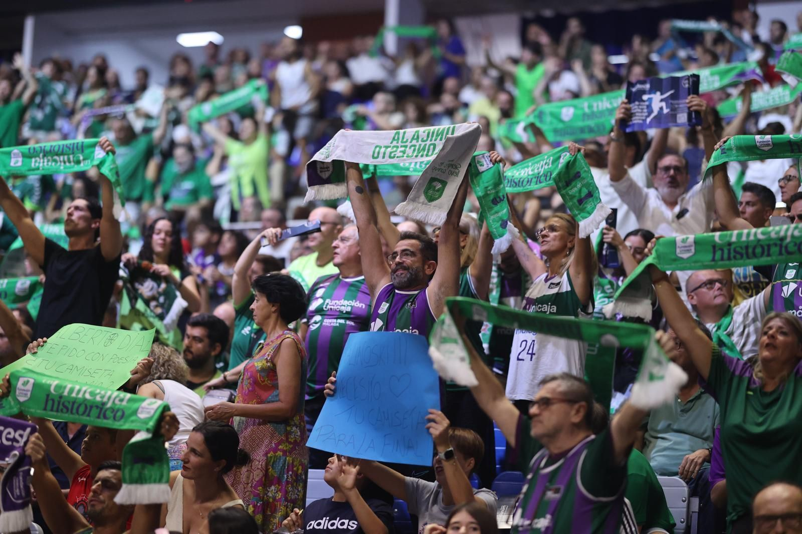 Búscate en las gradas del Carpena en las semifinales de Supercopa entre Unicaja y Valencia Basket