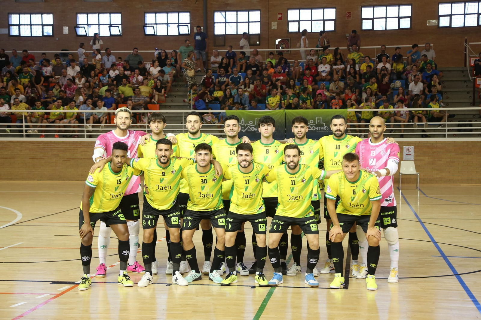 Alineación del Jaén Paraíso Interior FS en el pabellón alcalaíno.