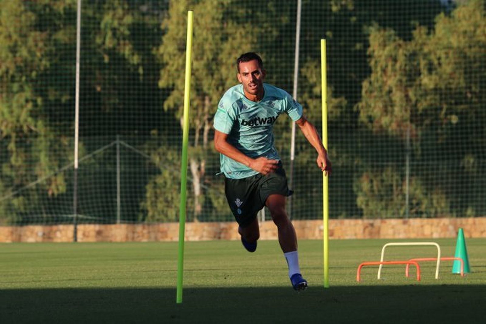 Juanmi realiza un ejercicio en el entrenamiento.