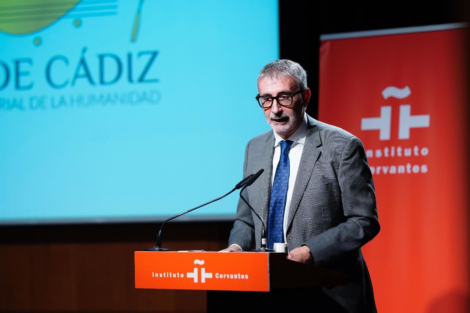 Las imágenes de la presentación de la candidatura del Carnaval de Cádiz a Patrimonio Cultural Inmaterial de la Humanidad.