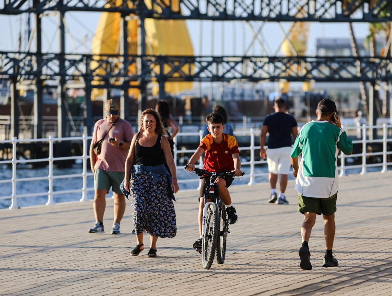 El muelle de la compañía Rio Tinto, el lugar de Huelva donde cada atardecer es un espectáculo diferente