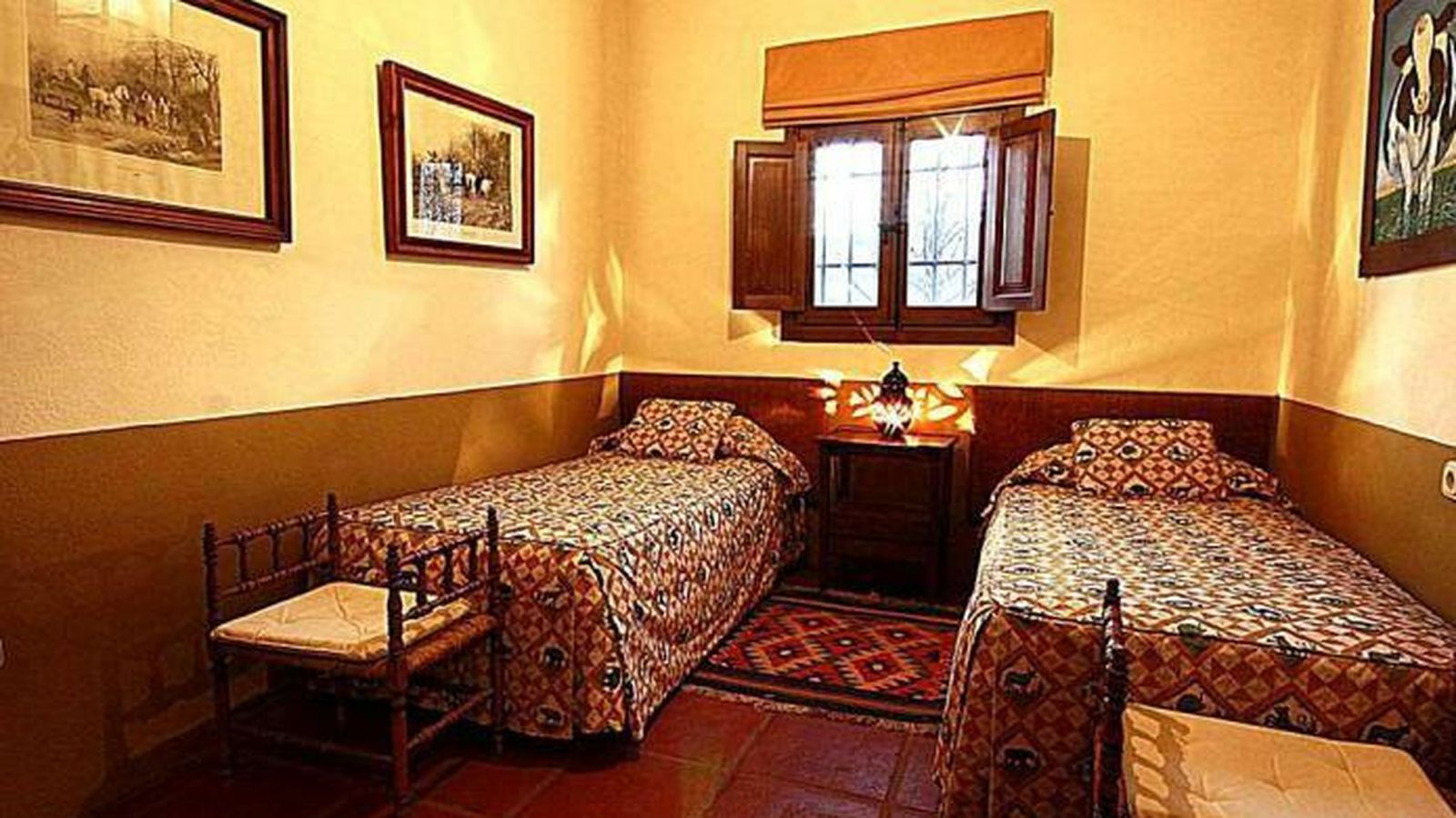 Uno de los dormitorios del Cortijo Capellanía.