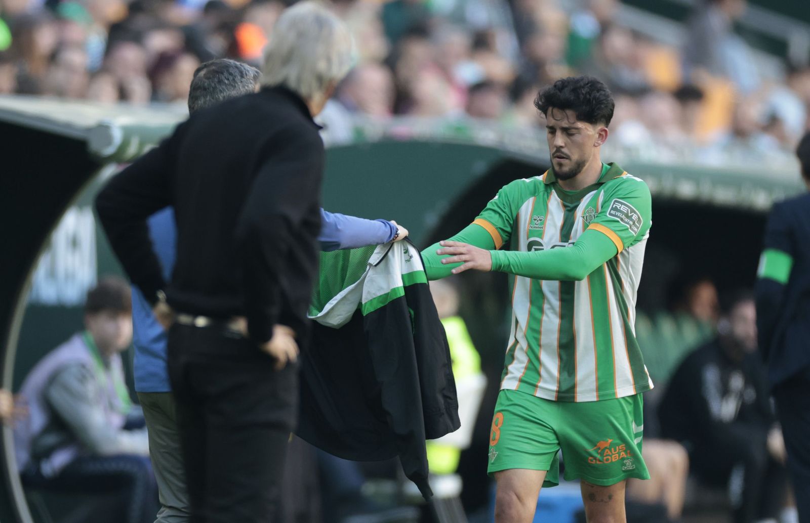 Fornals se retira del campo tras ser sustituido ante el Rayo.