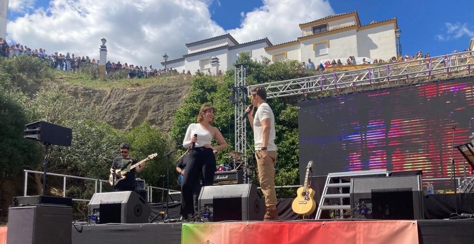 Elena Chico durante el concierto con Carlos Baute.