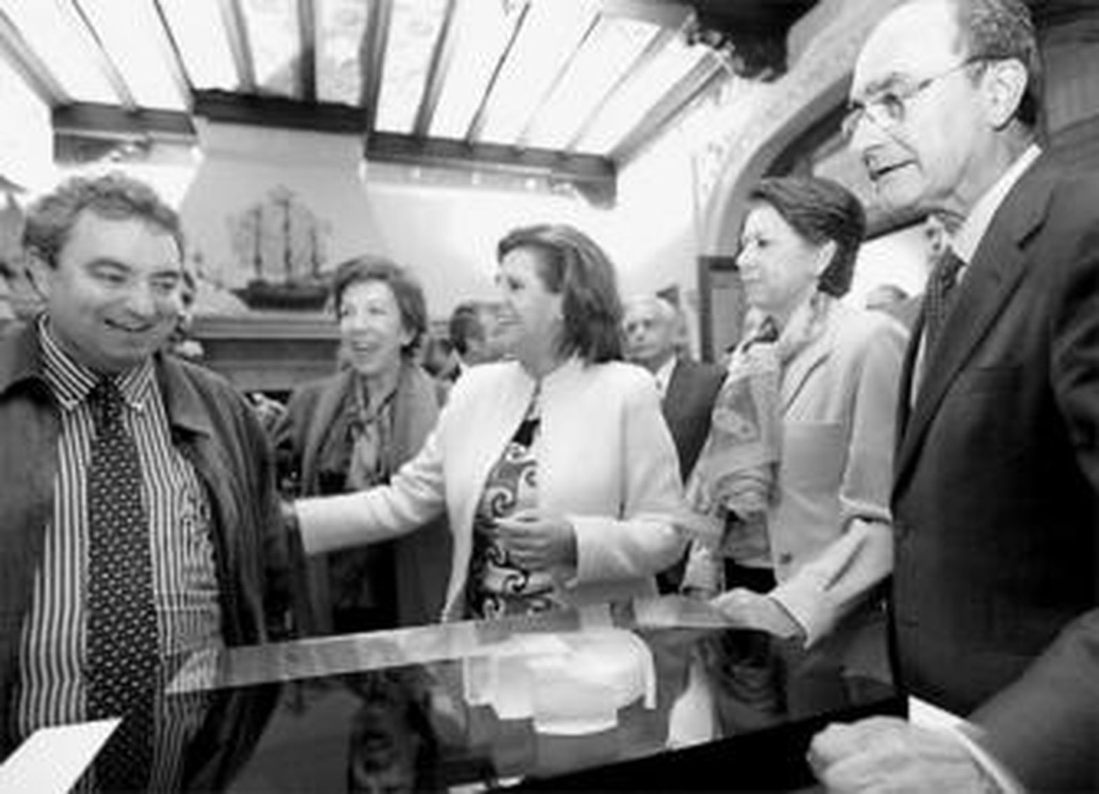 1. Agustín Benedicto, Rosa Torres, Magdalena Álvarez y Francisco de la Torre, ayer, en el Colegio de Arquitectos, durante la presentación del Auditorio. 2. Aspecto exterior del edificio, según el proyecto arquitectónico ganador del concurso de ideas. 3. Agustín Benedicto y Federico Soriano, ayer, durante su exposición.