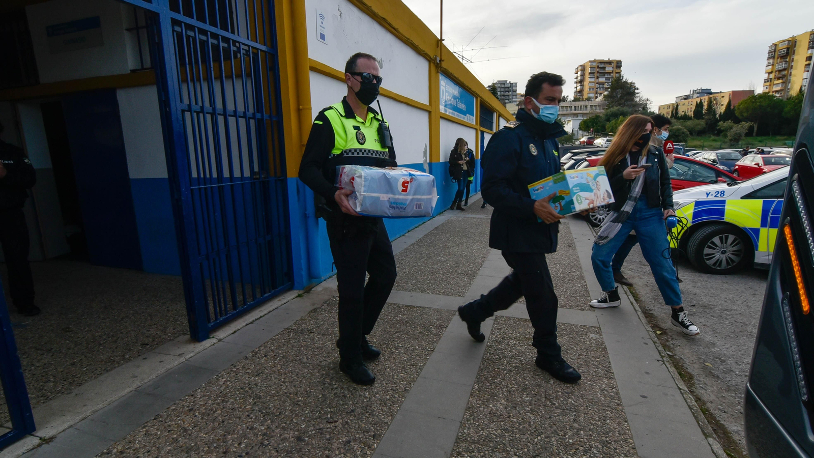 Cuatro policías locales de Algeciras llevan ayuda y recogerán a refugiados en Polonia Cuatro policías locales llevan ayuda y recogerán a refugiados en Polonia