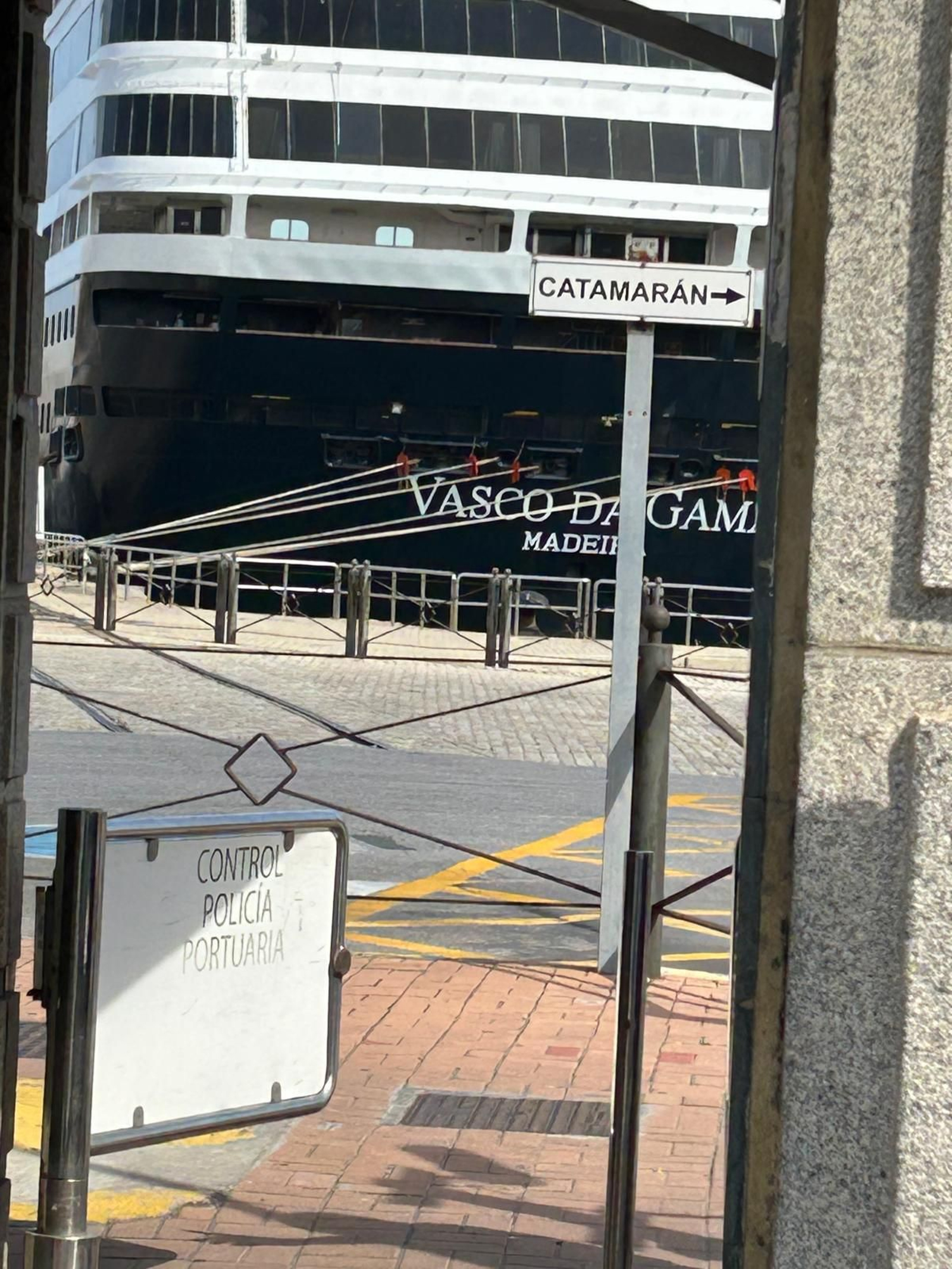 El Vasco da Gama en el Muelle de Cádiz