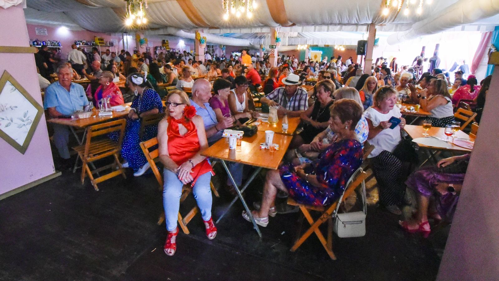 Fotos del miercoles en la Feria Real de Algeciras Dia de la Mujer