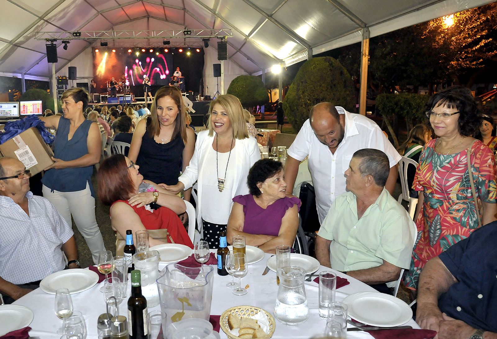 La alcaldesa visita la Feria de El Torno