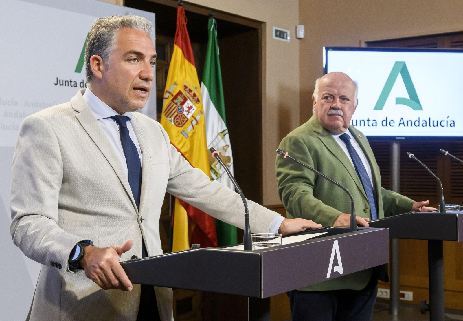 Elías Bendodo y Jesús Aguirre, tras el Consejo de Gobierno de este miércoles.