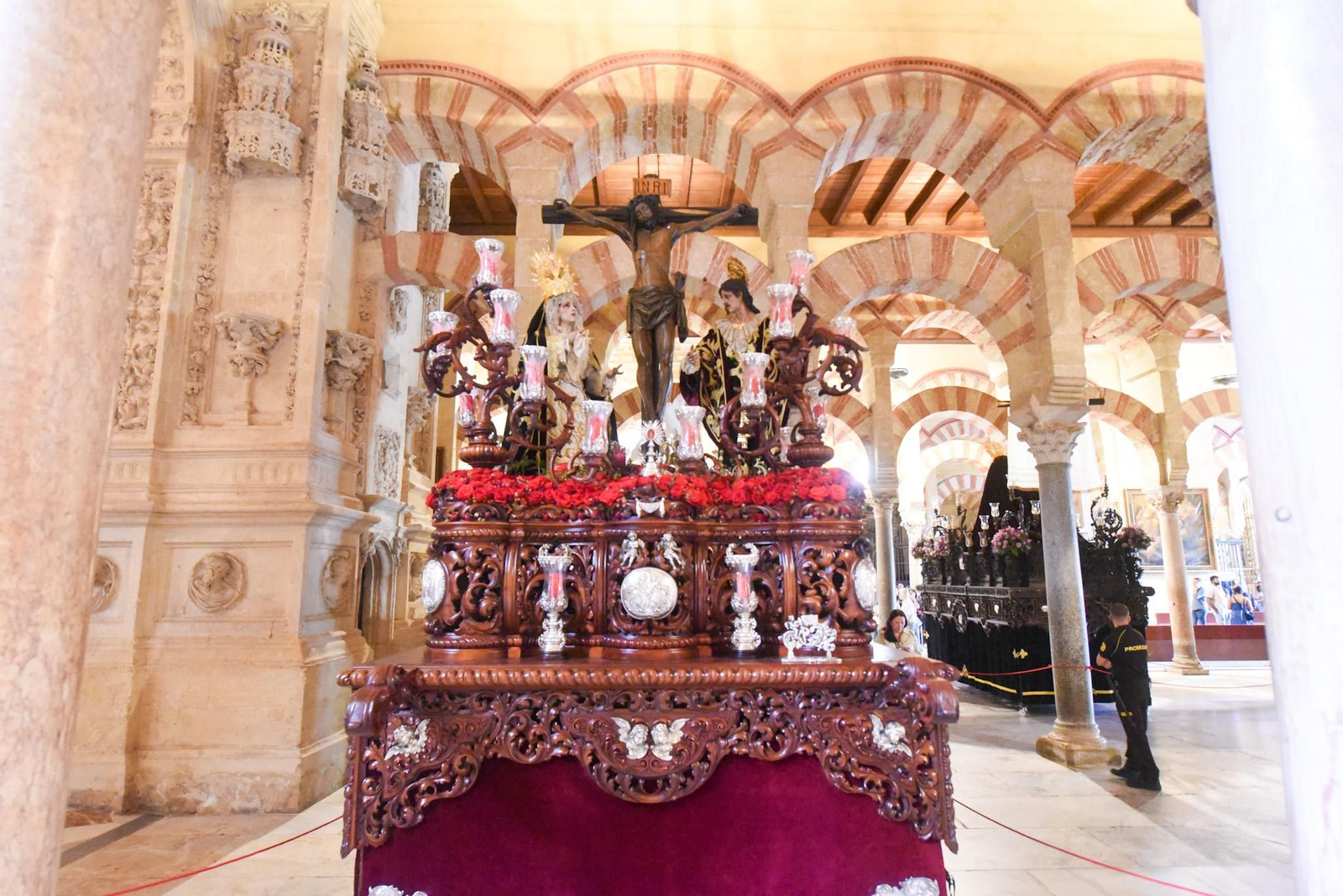 Las mejores fotos de las imágenes del Magno Vía Crucis en la Catedral de Córdoba