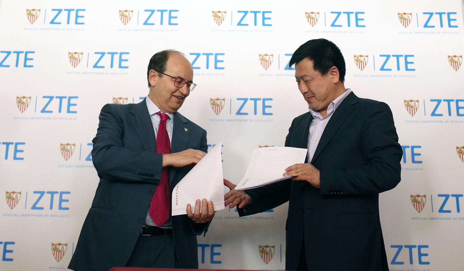 José Castro y Jacky Zhang.
