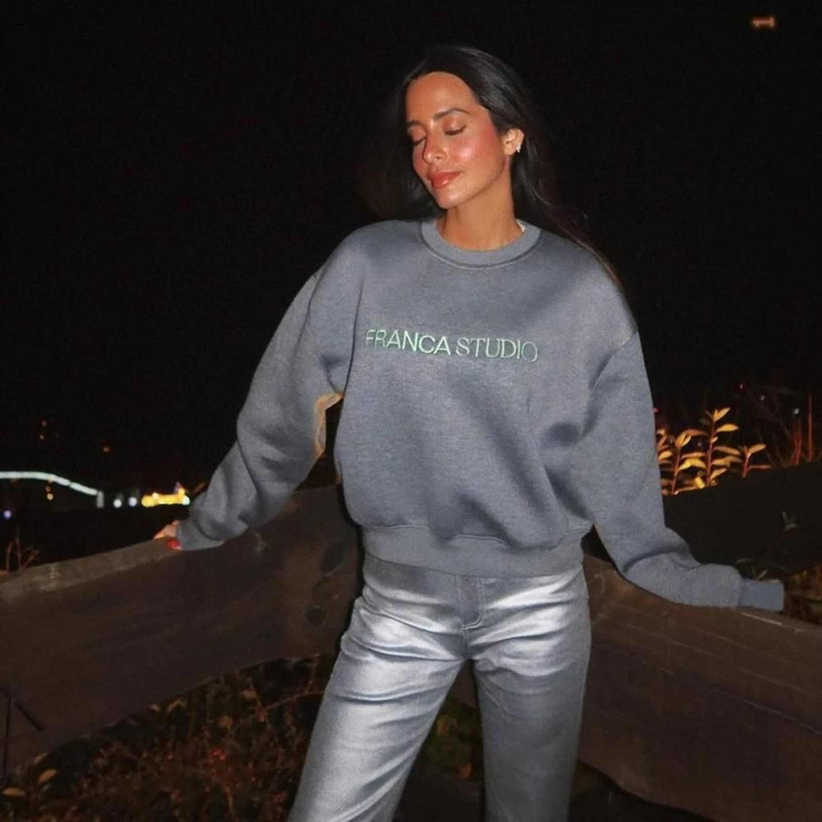 Olvida los jerséis elegantes, esta sudadera con detalles joya de Lefties es lo que necesitas para un look elegante y calentito.