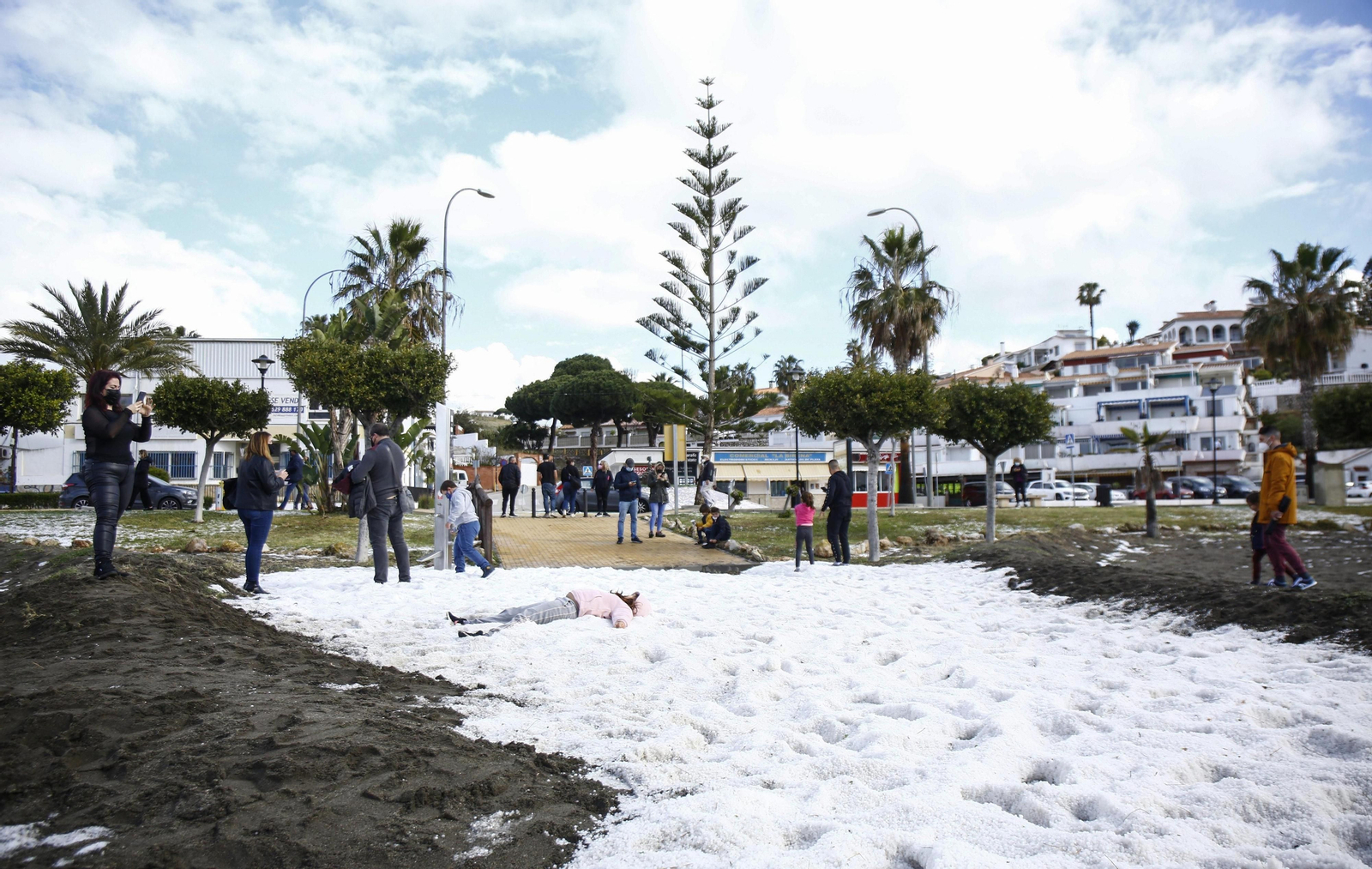 La granizada en la playa de Benajarafe, en fotos