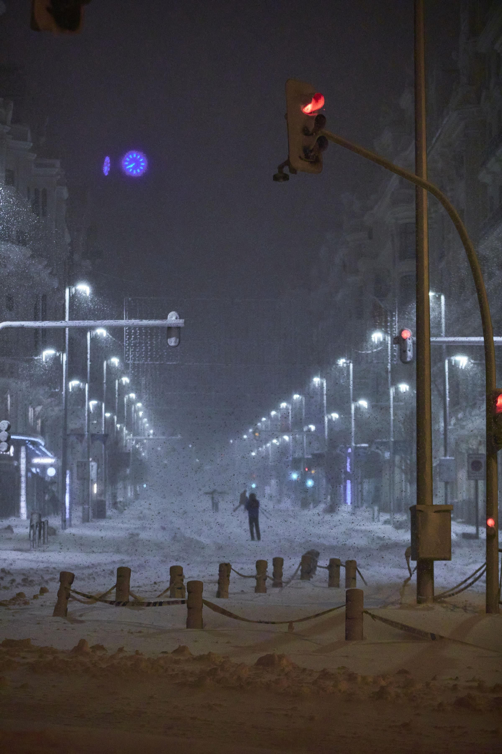El segundo día del temporal 'Filomena' en imágenes: más nieve y caos