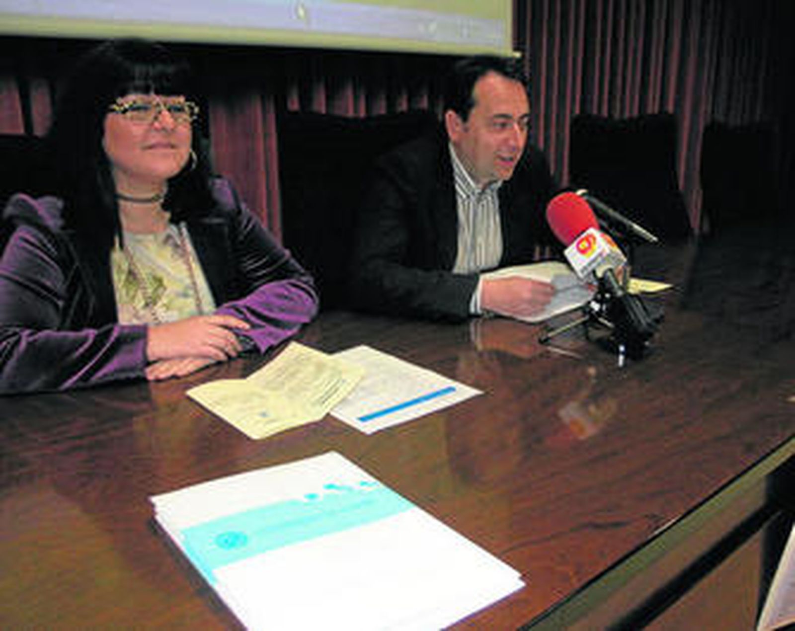 La vicedecana y el decano, en la inauguración de la Semana de la Psicología.